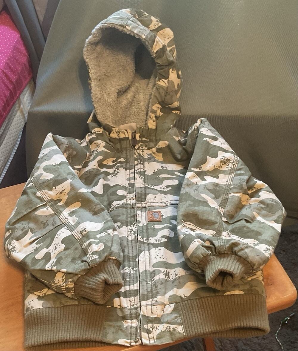 Carhartt Kids camouflage Hooded Puffer Coat Size 3T